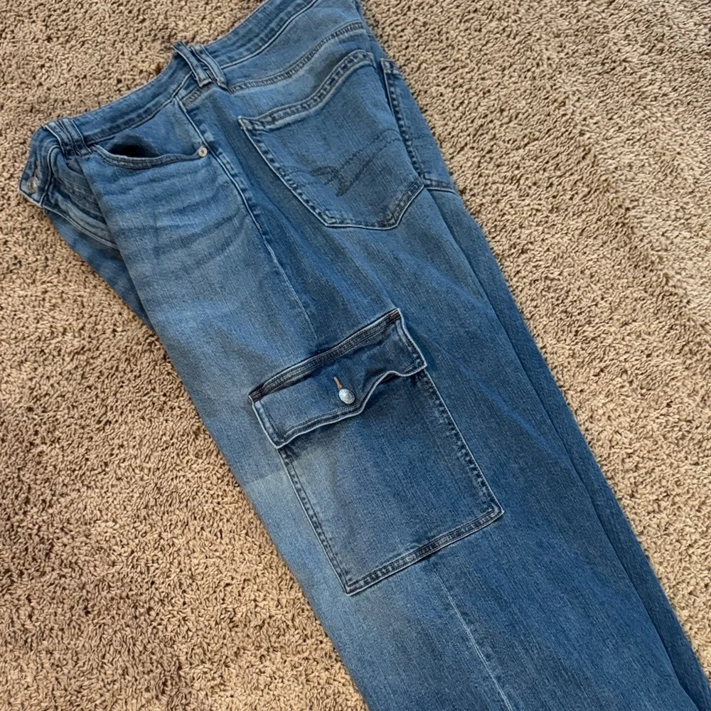 American Eagle High Rise Cargo wide Leg Women's Jeans - Picture 2 of 7